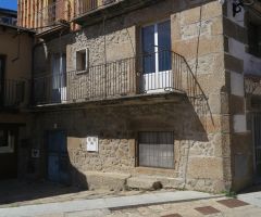 Casa con tienda y almacen Casa con tienda y almacen